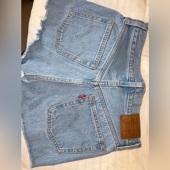 Levi Shorts - Picture 5 of 12